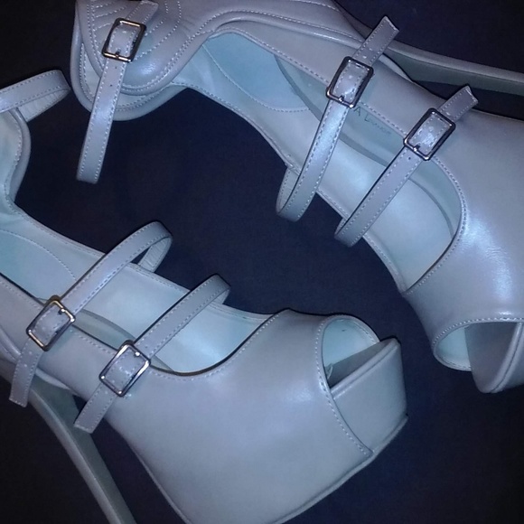 Wild Diva Stiletto Heels (Natural Color) - NWOT - Picture 5 of 7